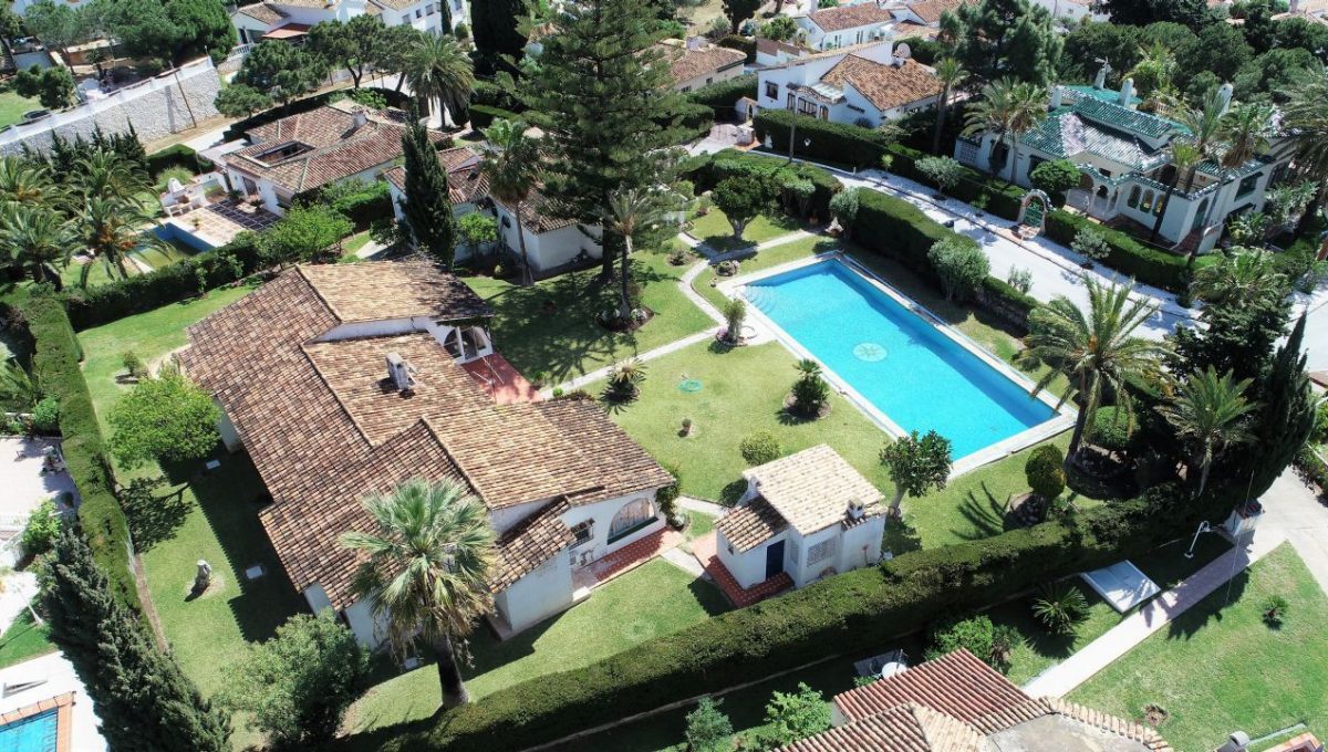 Oportunidad de compra espectacular  parcela con 3 chalets en El Caparral, Mijas-Costa-España