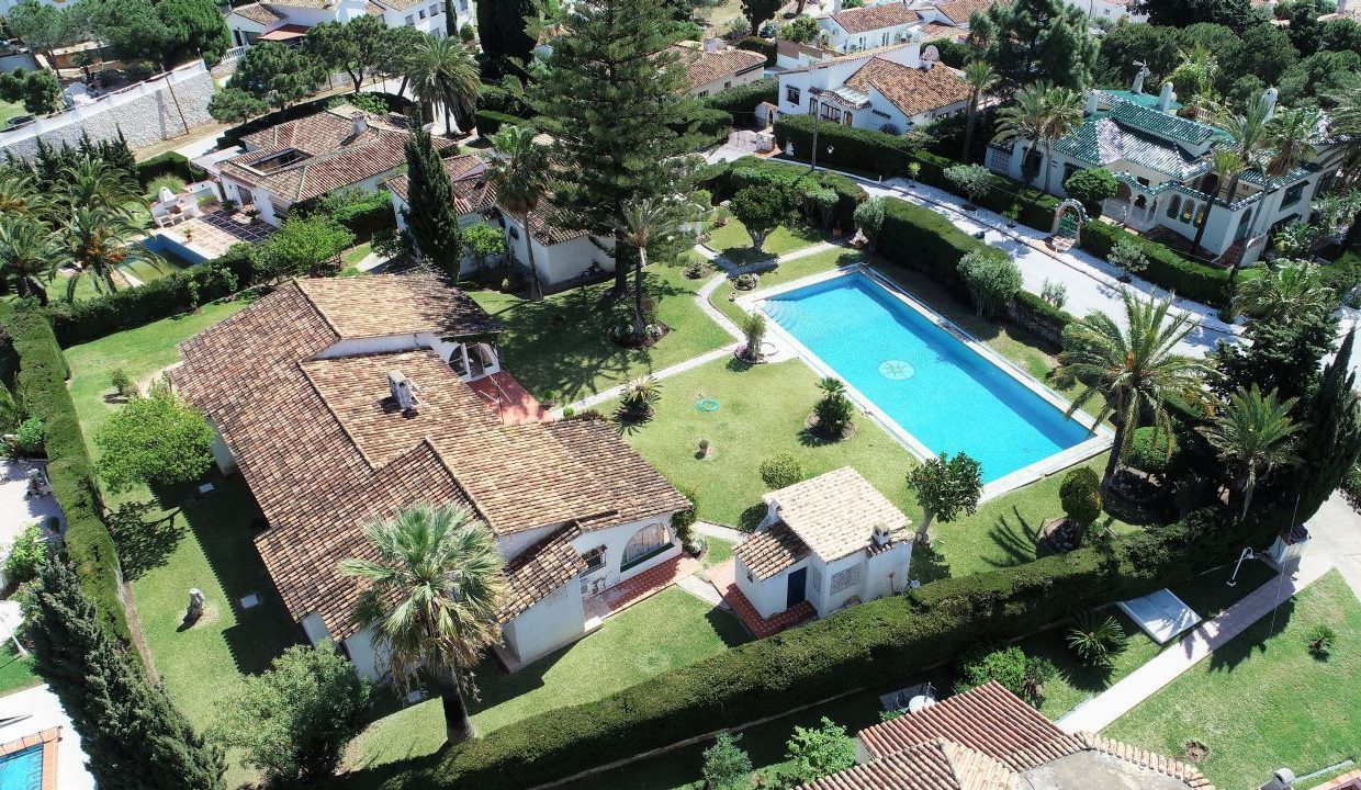 Oportunidad de compra espectacular  parcela con 3 chalets en El Caparral, Mijas-Costa-España