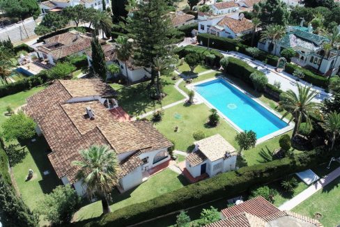 Oportunidad de compra espectacular  parcela con 3 chalets en El Caparral, Mijas-Costa-España