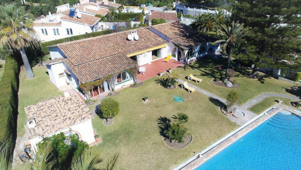 Oportunidad de compra espectacular  parcela con 3 chalets en El Caparral, Mijas-Costa-España