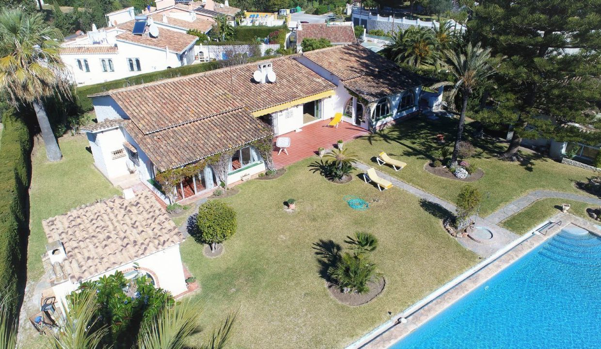 Oportunidad de compra espectacular  parcela con 3 chalets en El Caparral, Mijas-Costa-España