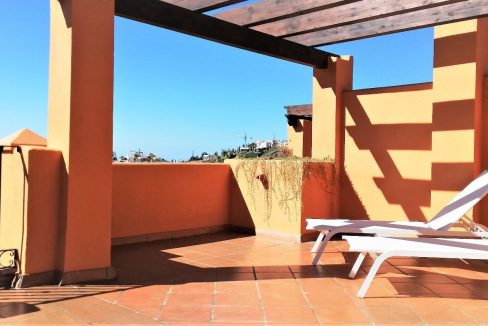 terraza-planta-superior-casas-adosadas-benahavis