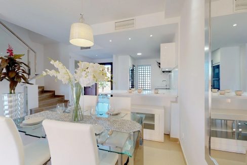 comedor-cocina-recibidor-casas-adosadas-benahavis