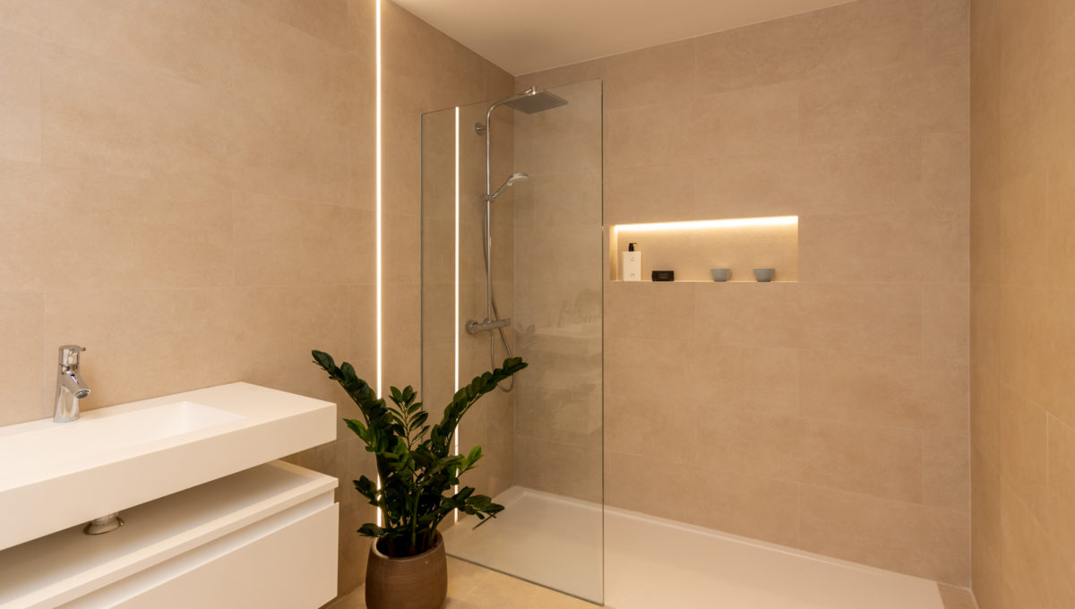 bathroom-properties-for-sale-fuengirola-centre