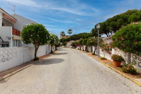 calle-urbanizacion-adelfas-mijas-costa