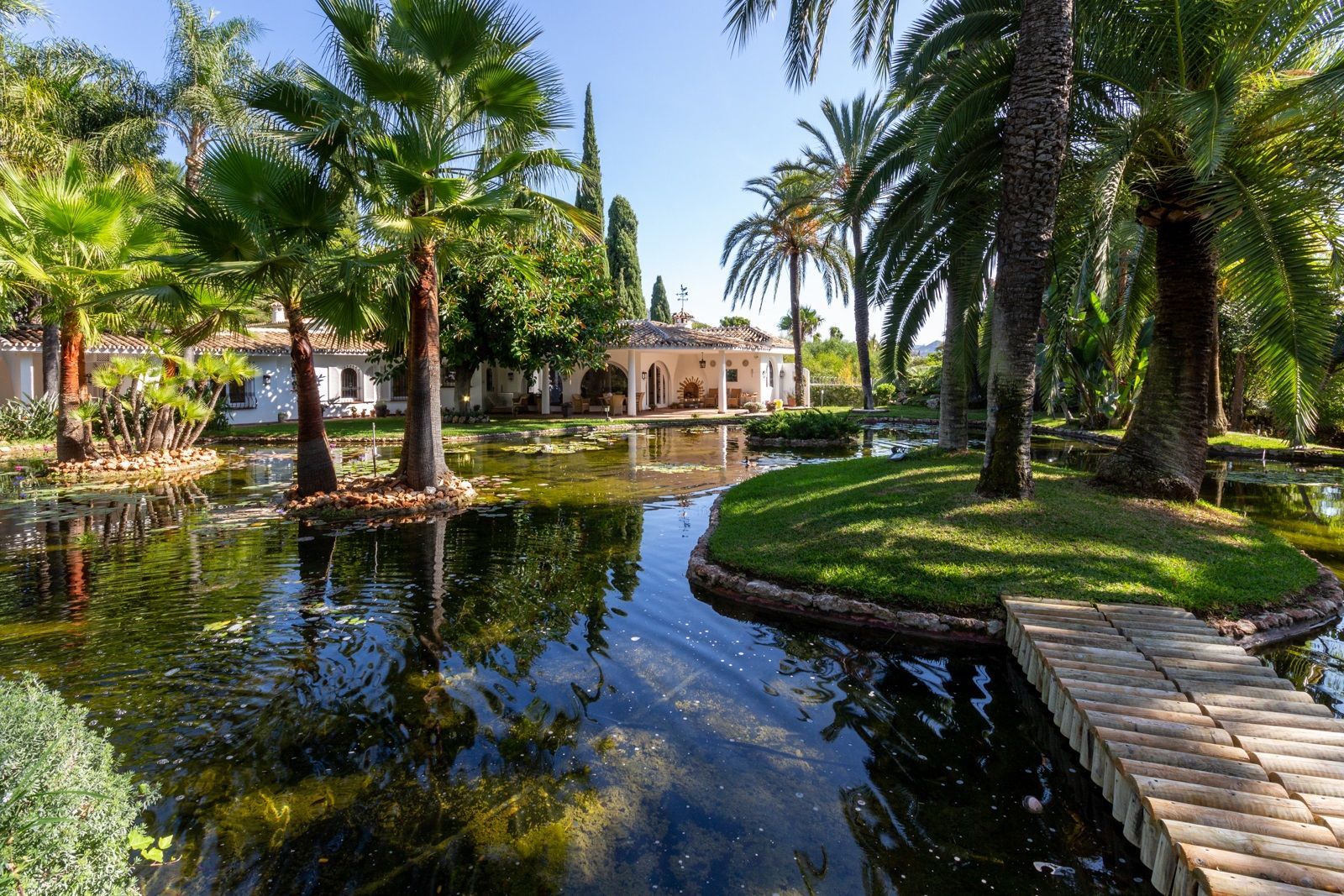 Villa in Nagüeles (Marbella) with more than 3,000m2 of garden
