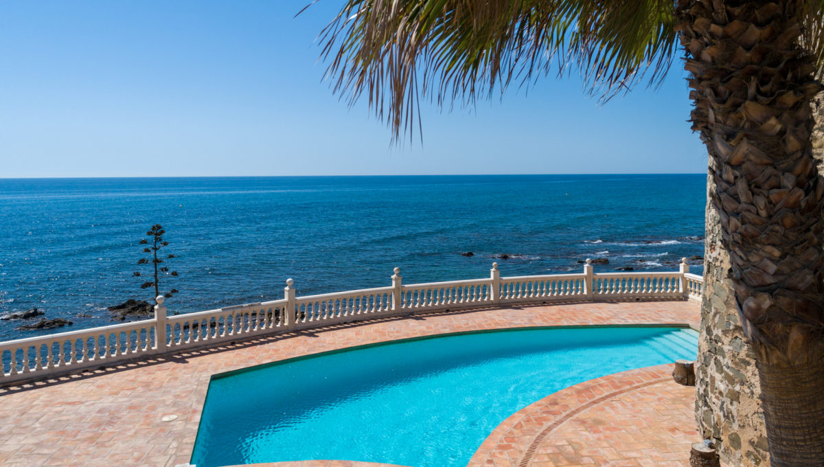 swimming-pool-with-sea-view-in-house-for-sale-mijas-costa