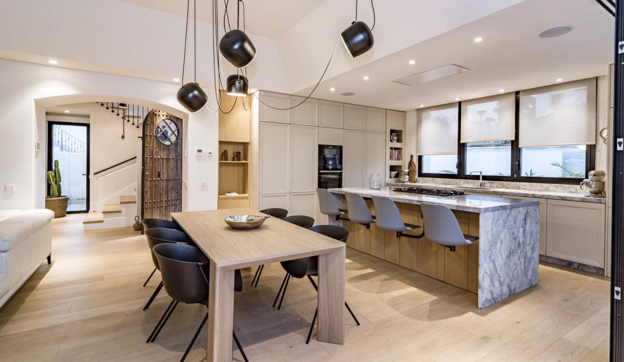 american-kitchen-luxury-house-for-rent-in-marbella