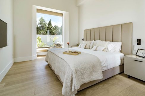 bedroom-with-private-terrace-luxury-house-for-rent-marbella