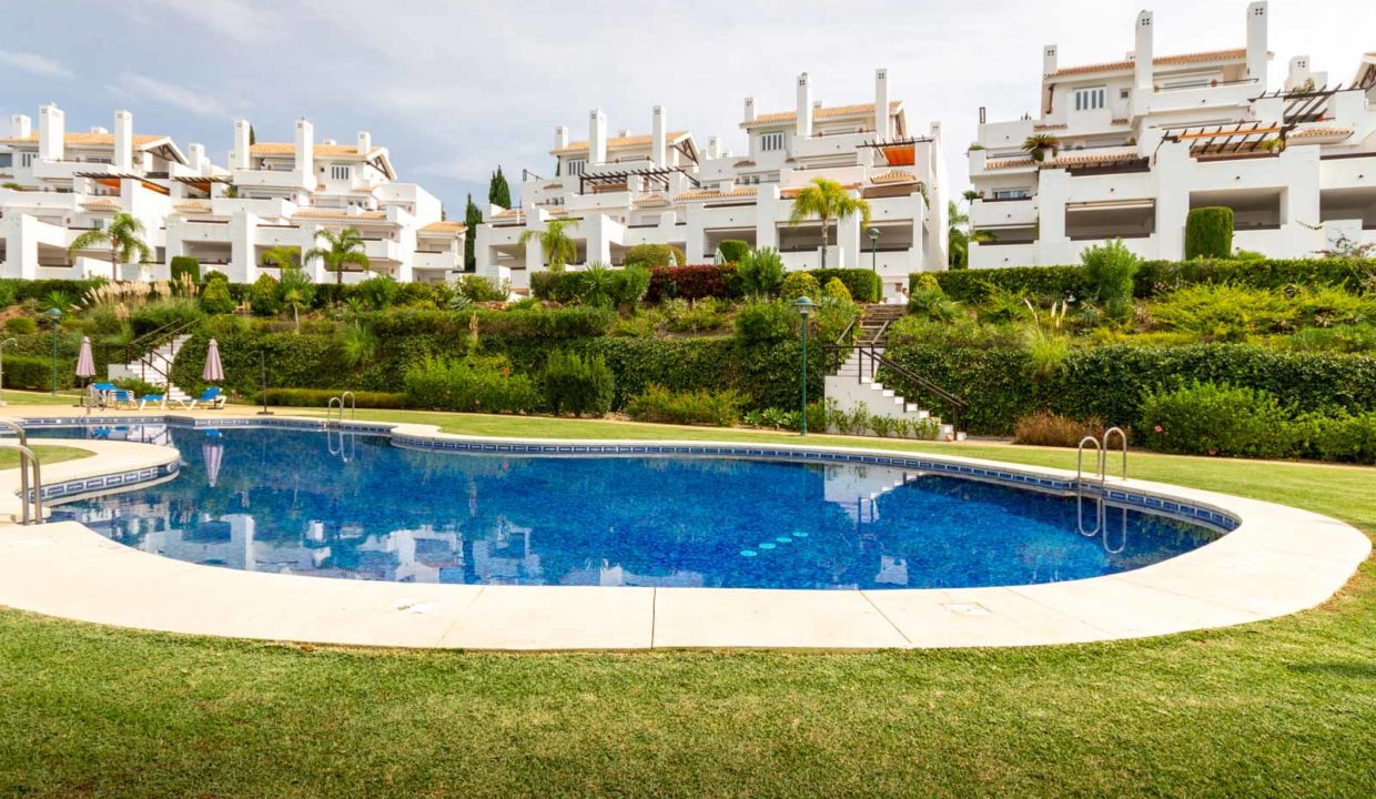 edificio-monteros-vista-piscina-comunitaria-marbella-2081