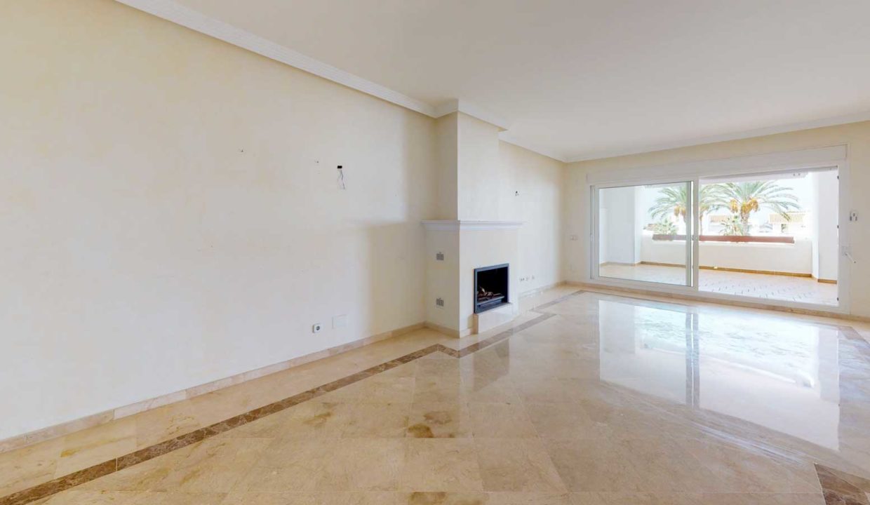 salon-con-chimenea-apartamento-venta-monteros-marbella-2081