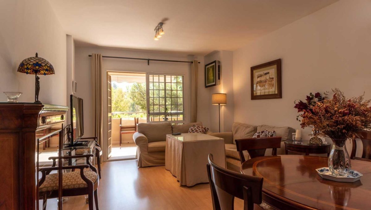 salon-con-salida-terraza-piso-cerrado-calderon-malaga-capital-2117