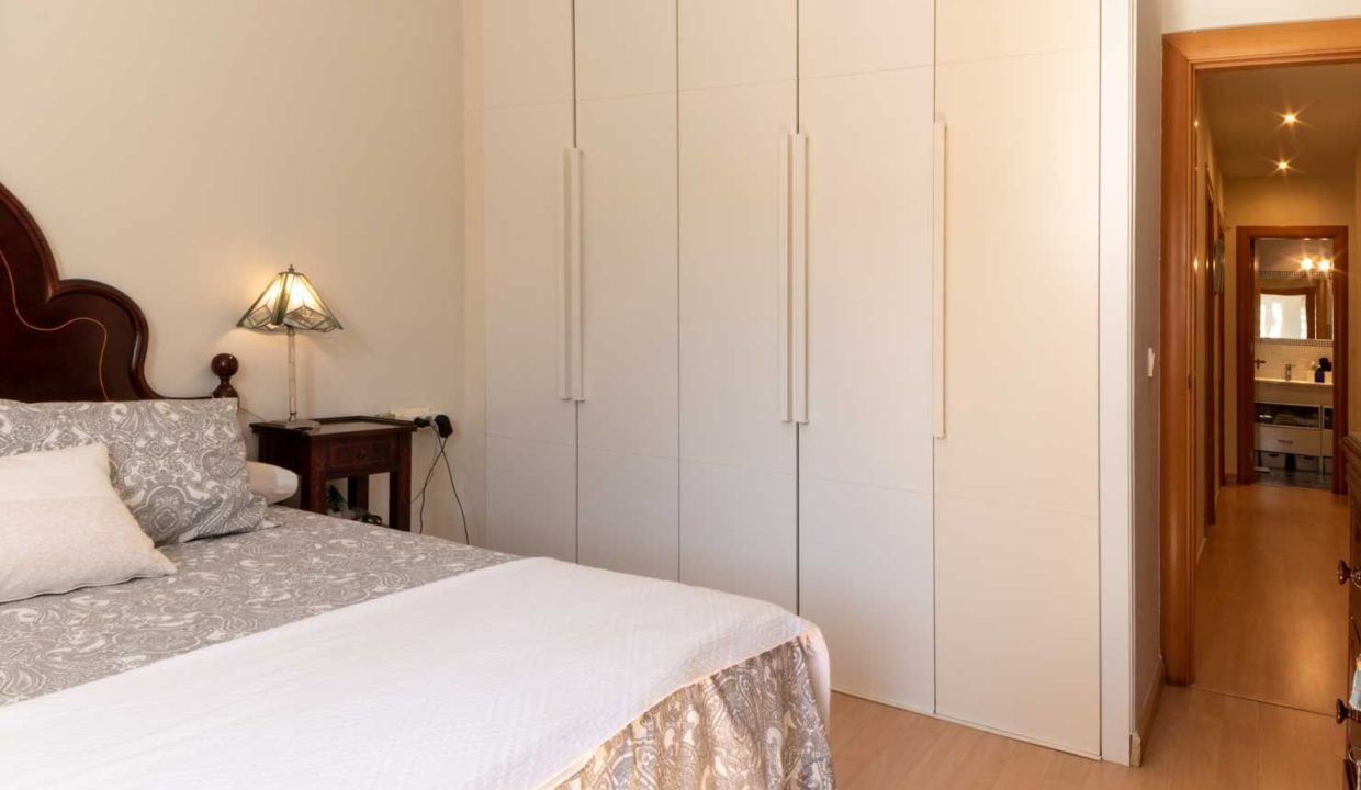 dormitorio-principal-con-armario-piso-cerrado-calderon-malaga-capital-2117