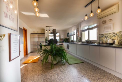 cocina-muebles-blancos-finca-rustica-lujo-venta-estepona-2125