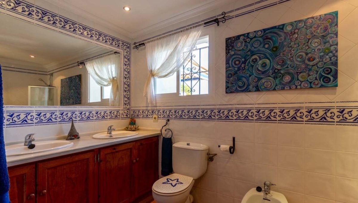bano-planta-arriba-finca-rustica-lujo-venta-estepona-2125