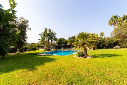 jardin-palmeras-piscina-finca-rustica-lujo-venta-estepona-2125