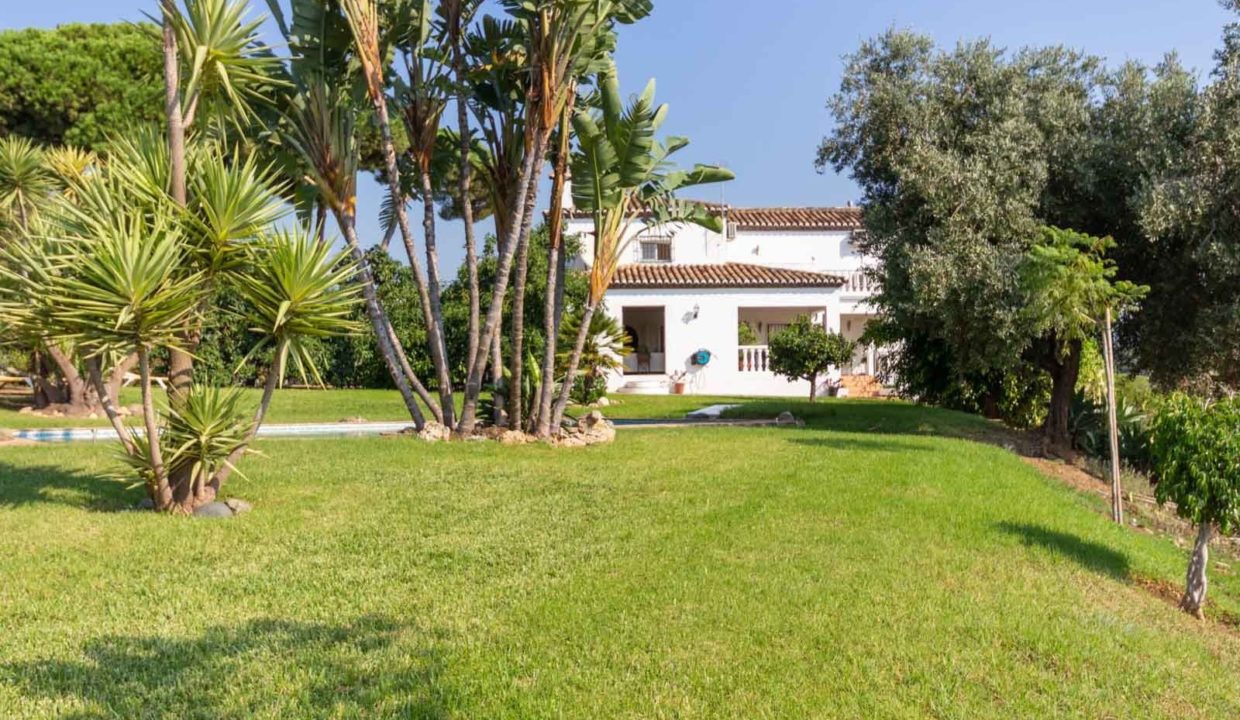 vista-desde-piscina-finca-rustica-lujo-venta-estepona-2125