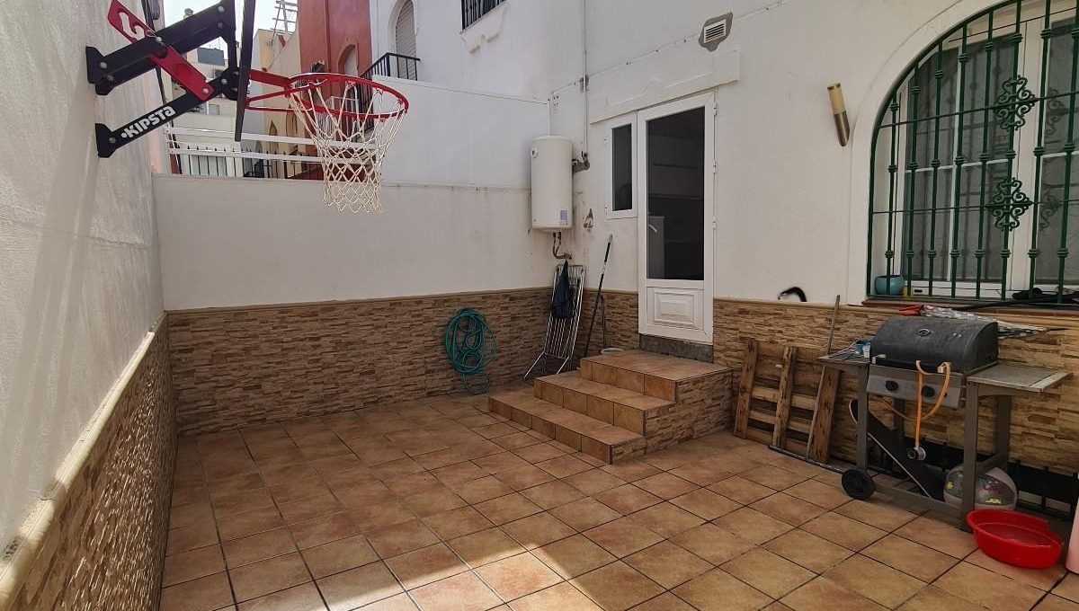 ADOSADO EN LAS LAGUNAS DE MIJAS
