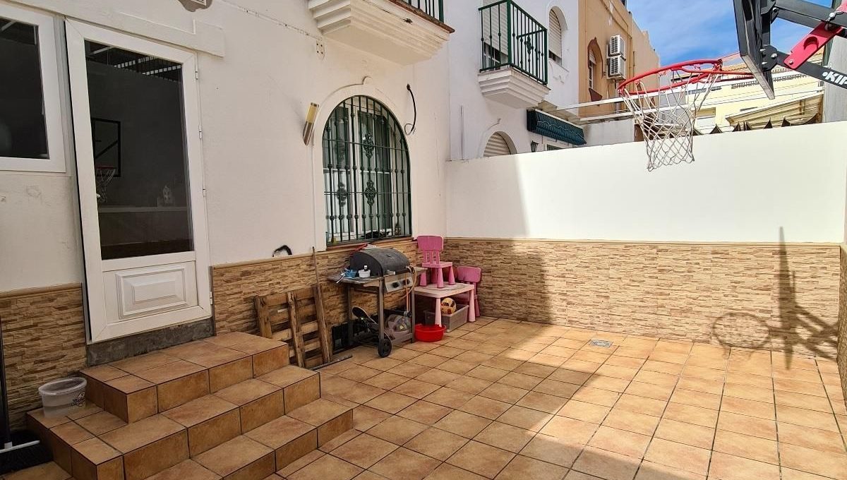 ADOSADO EN LAS LAGUNAS DE MIJAS