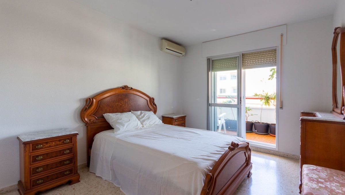 ACOGEDOR PISO CERCA DEL CENTRO DE FUENGIROLA