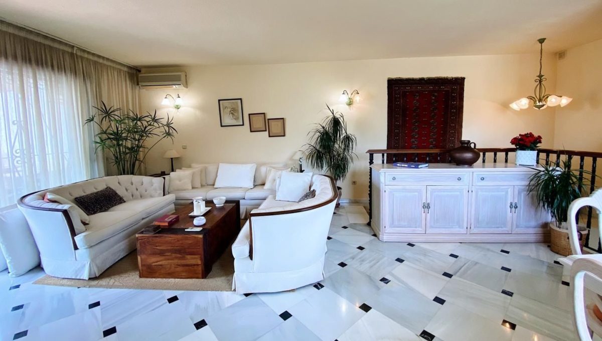 Chalet adosado con vista al mar.