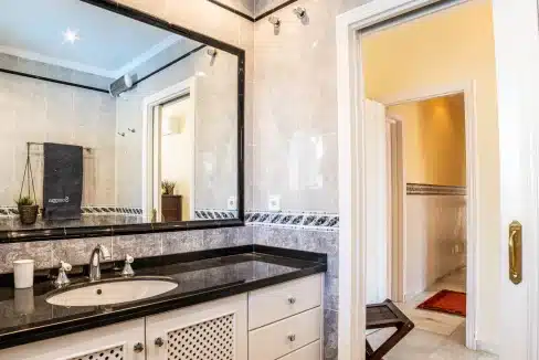 bathroom-villa-casa-en-venta-mijas-costa-del-sol-blancareal-agencia-inmobiliaria-real-estate