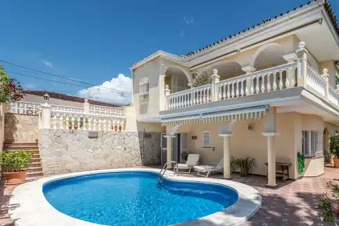 piscina-villa-casa-en-venta-mijas-costa-del-sol-blancareal-agencia-inmobiliaria-real-estate-02