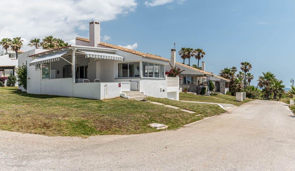 external-views-Cala-de-Mijas-villa-rent-summer