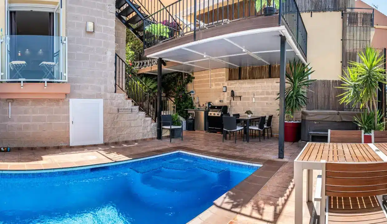 terraza-piscina-02-casa-adosada-venta-fuengirola-costa-del-sol-blancareal-inmobiliaria-real-estate copia