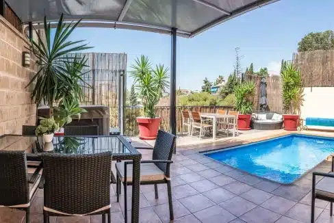 terraza-piscina-casa-adosada-venta-fuengirola-costa-del-sol-blancareal-inmobiliaria-real-estate copia