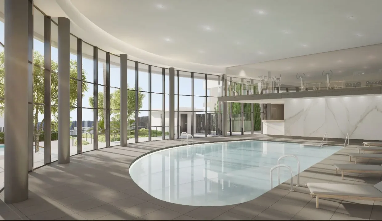 vista-panoramica-piscina-cubierta-proyecto-viviendas-en-venta-for-sale-estepona-costa-del-sol