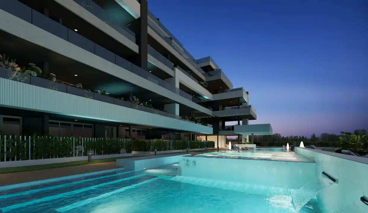vista-nocturna-piscina-almitak-orion-collection-pisos-venta-obra-nueva-grupo-nido-blancareal-inmobiliaria-fuengirola-malaga-costa-del-sol