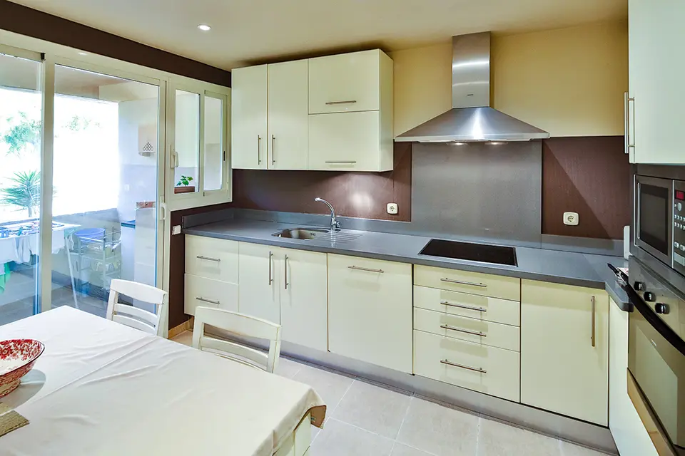 kitchen-apartment-marbella-for-sale-blancareal-real-estate-agency-mijas-costa-del-sol