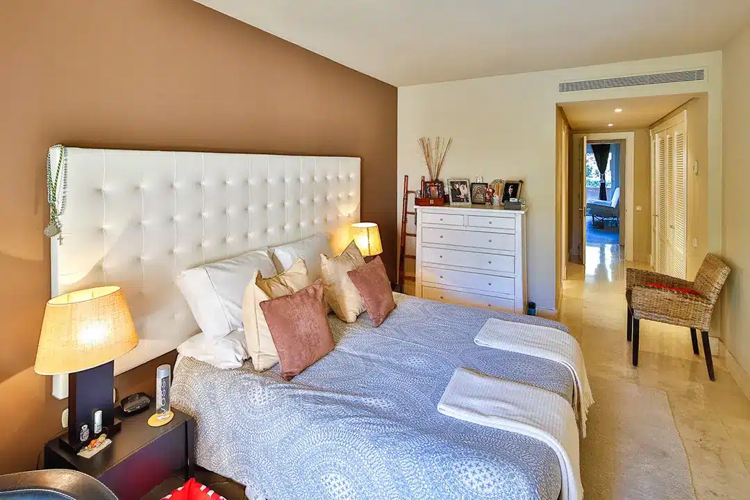 master-bedroom-ensuite-bathroom-apartment-marbella-for-sale-blancareal-real-estate-agency-mijas-costa-del-sol-02