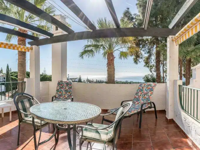 Terraza y vistas al mar del apartamento en alquiler vacaciones Costa del Sol