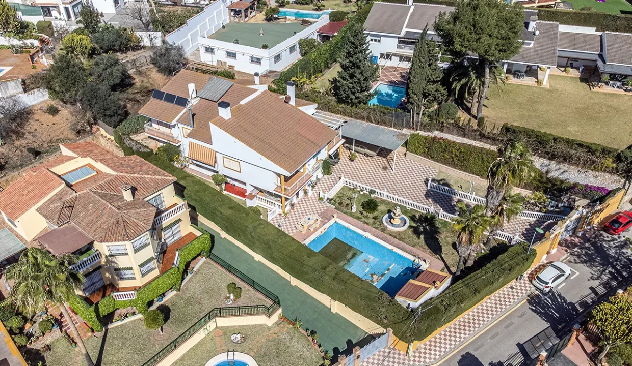 vista-exterior-aerea2-chalet-venta-puerto-de-la-torre-blancareal-estate-inmobiliaria-malaga-costa-del-sol